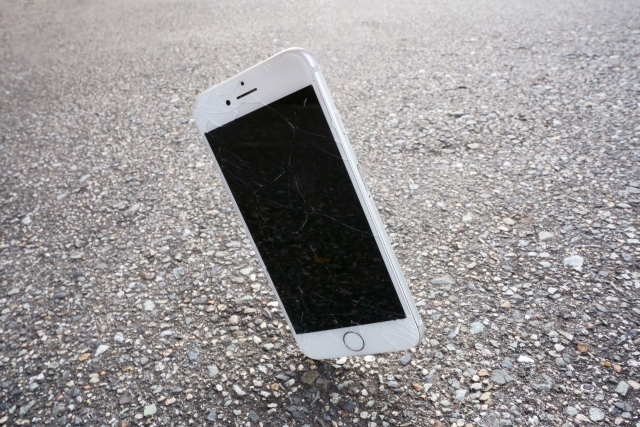 Iphoneの画面が割れてしまった 割れたままでも買取は可能 お得な方法を解説 Iphone修理ならスマホバスター
