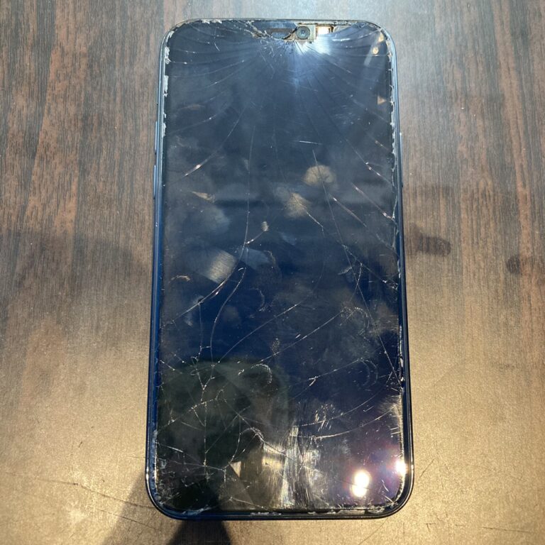 iPhone11Proの修理前の状態