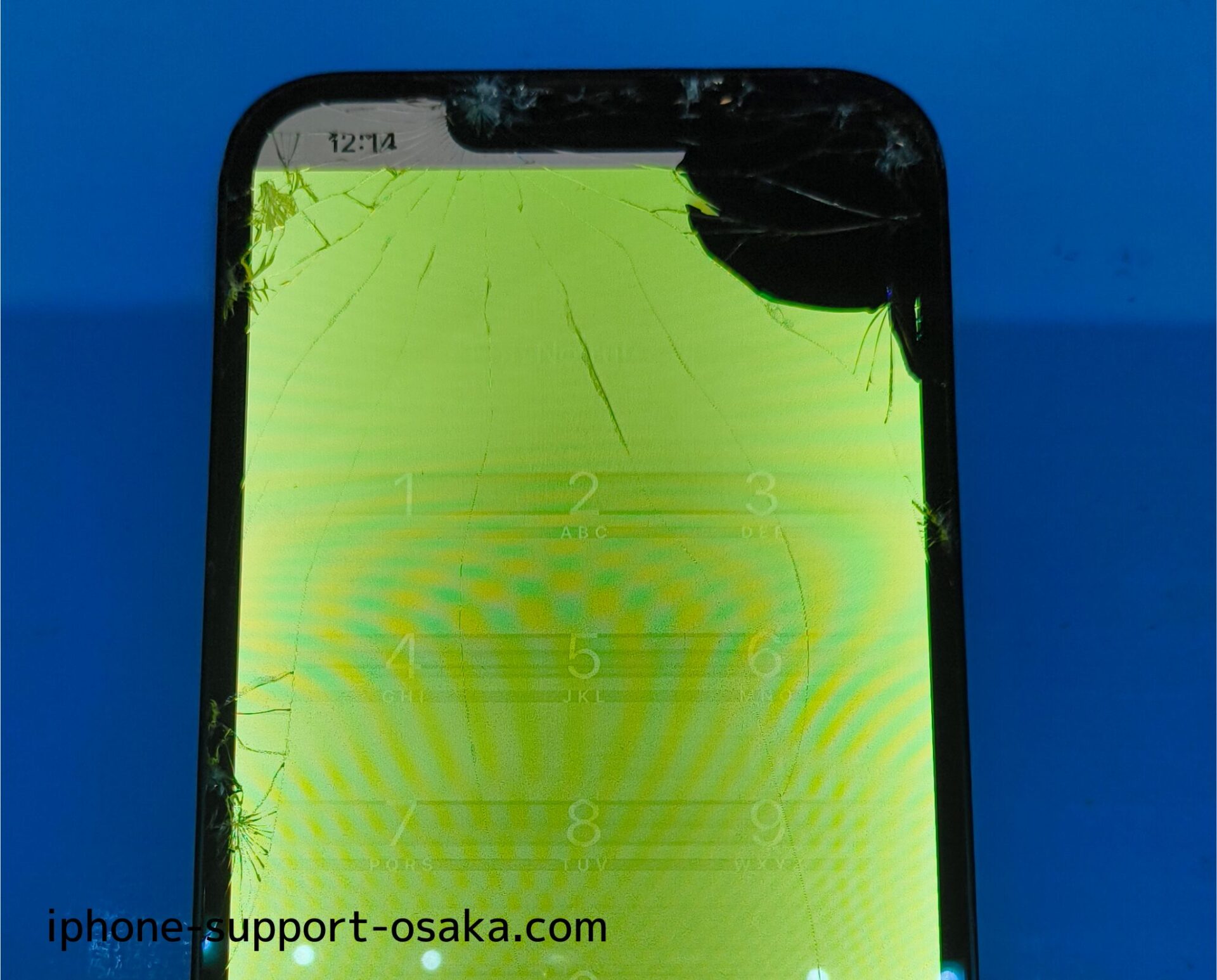 iPhone 13 修理前の状態です。