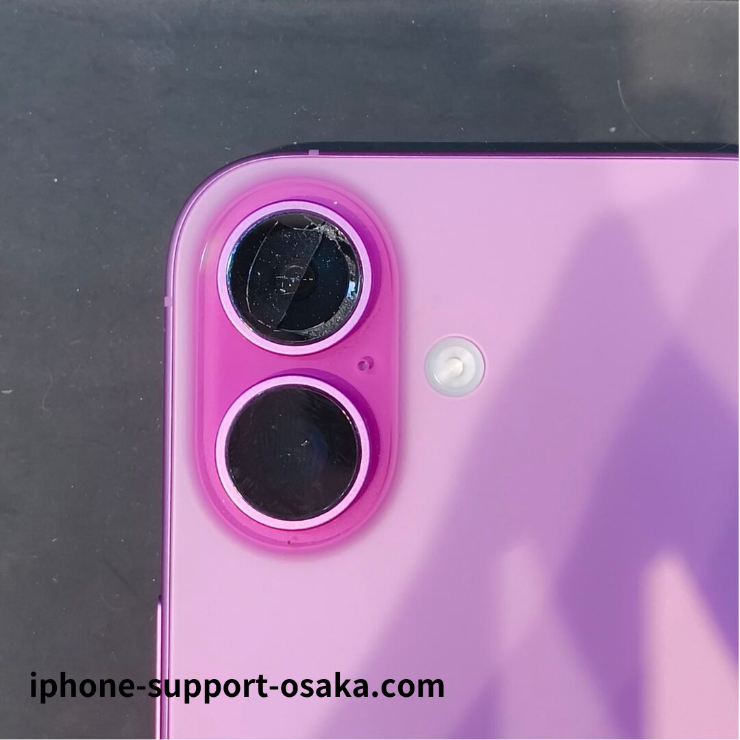 iPhone 16 カメラレンズ修理前の状態です。