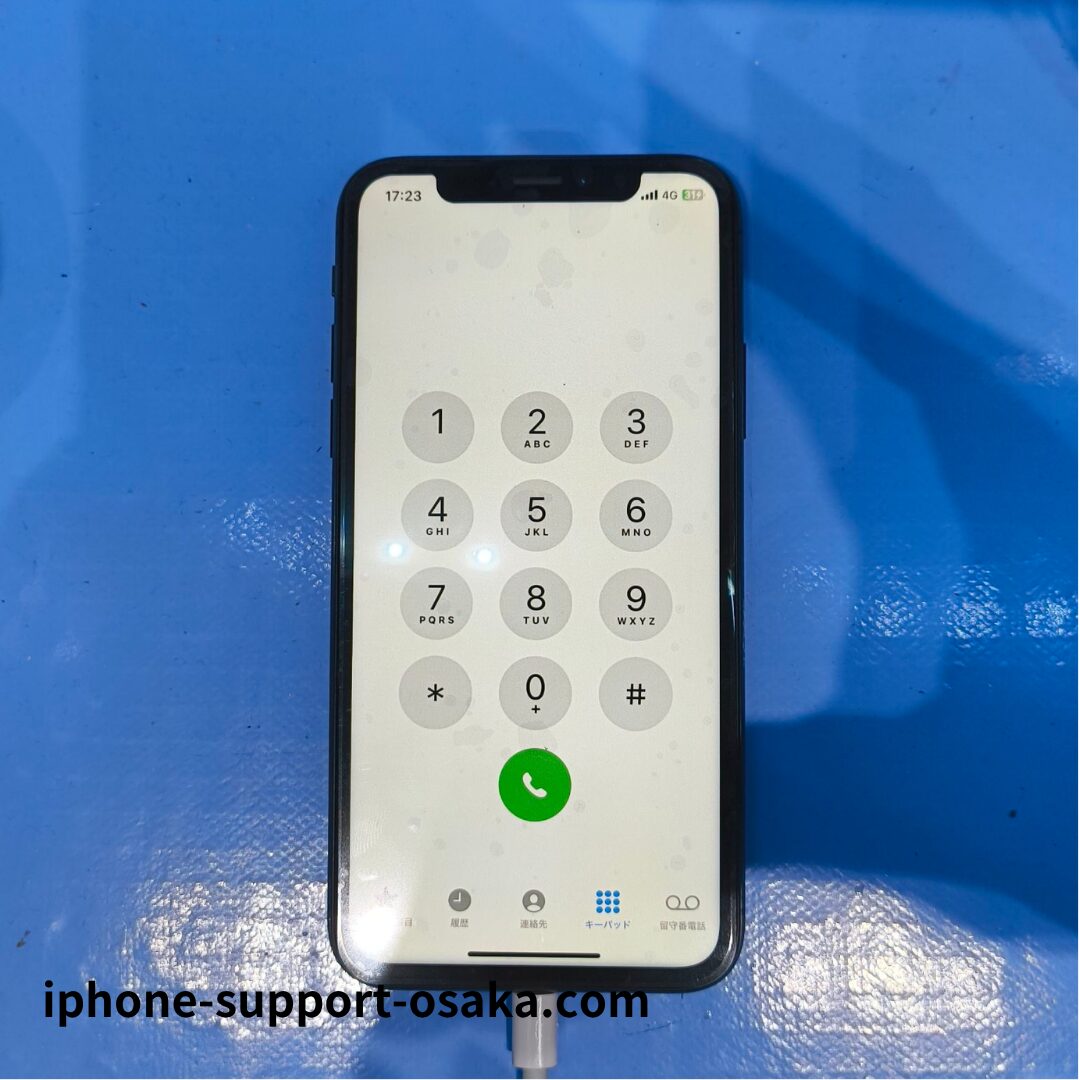 iPhone XS 修理前の状態です。