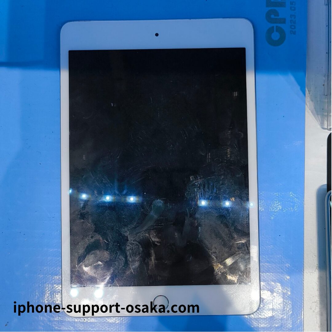 iPad修理前の状態です。