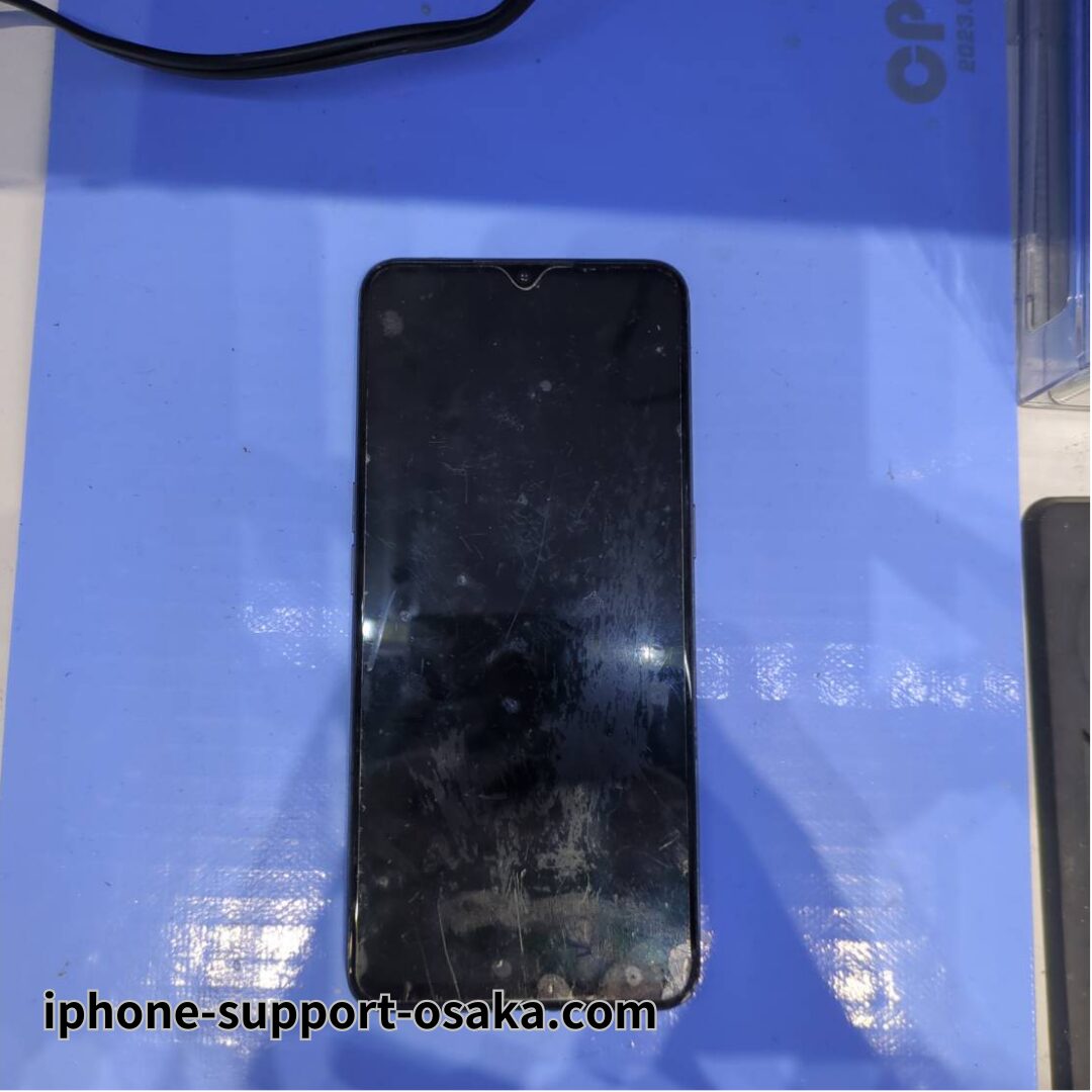 Oppo A73 修理前の状態です。