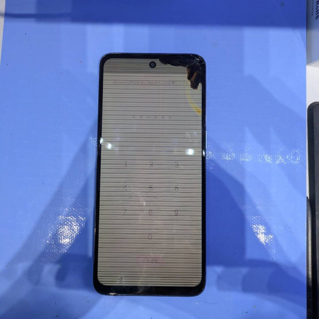 moto g53y 修理前の状態です。