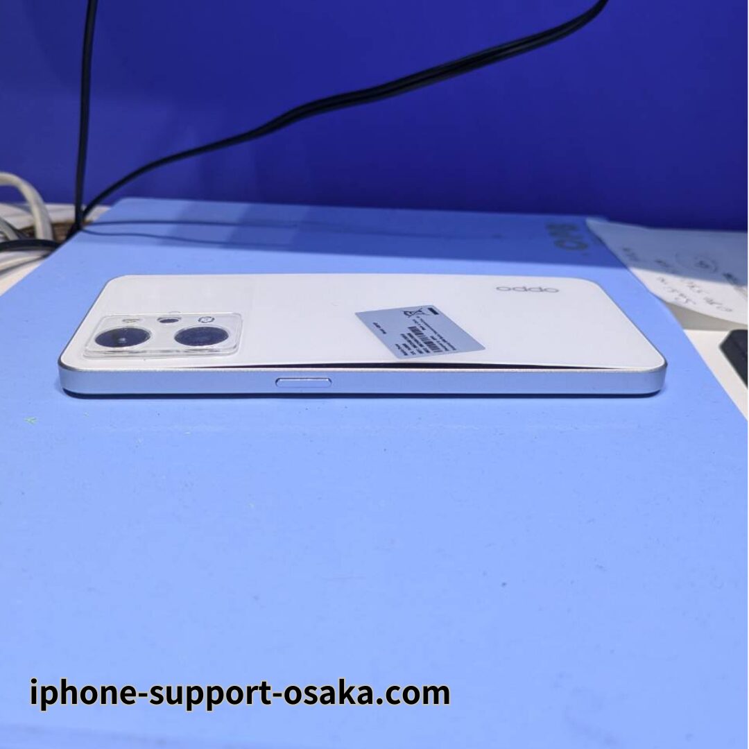 Oppo Reno9 A 修理前の状態です。