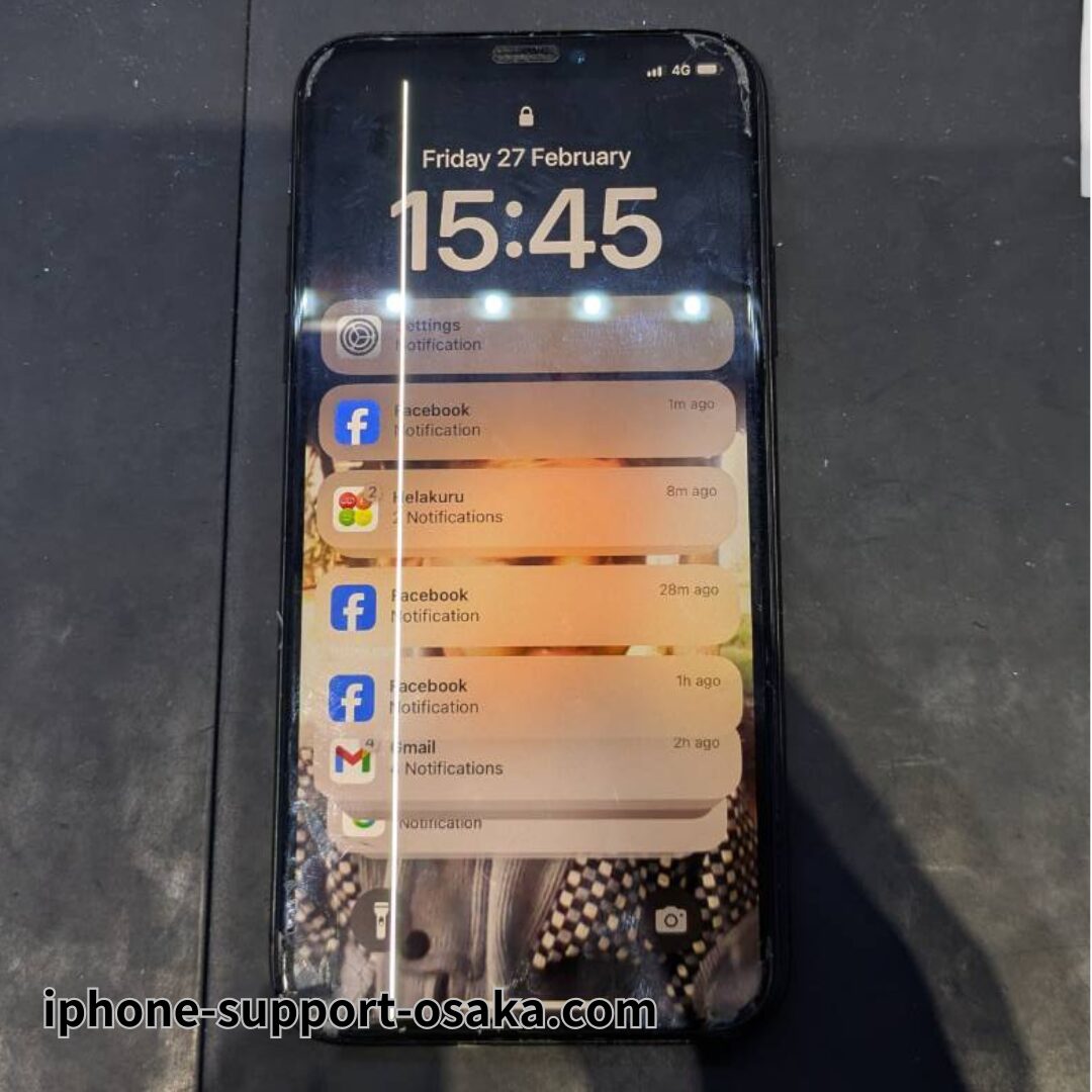 iPhone XS 修理前の状態です。