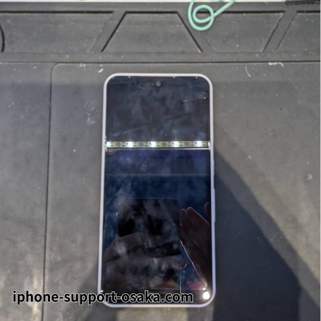 富士通Arrows We修理前の状態です。