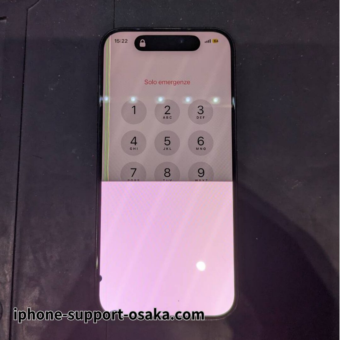 iPhone 15 Pro 修理前の状態です。