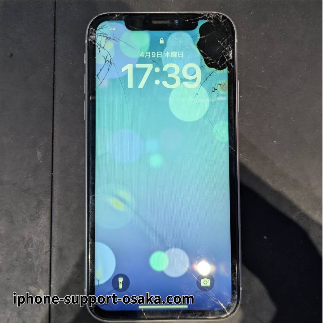 iPhone XR 修理前の状態です。