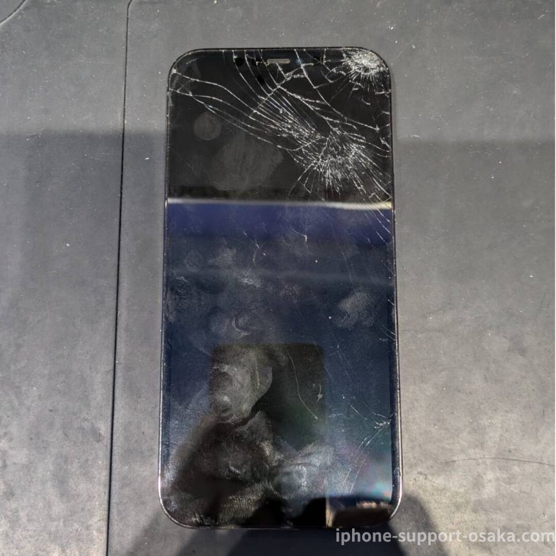 iPhone 12 Pro Max 修理前の状態です。